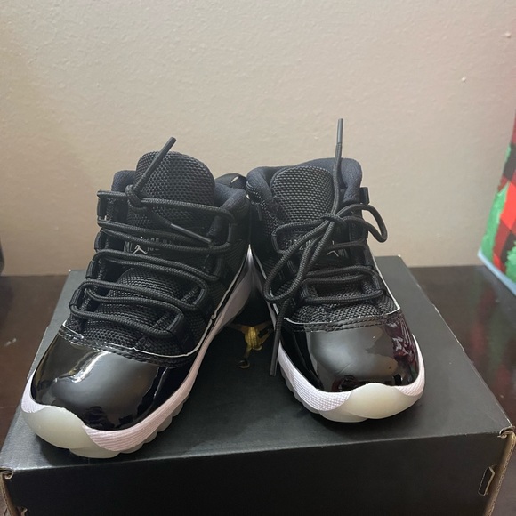 Jordan 11s size 7c - Picture 1 of 6